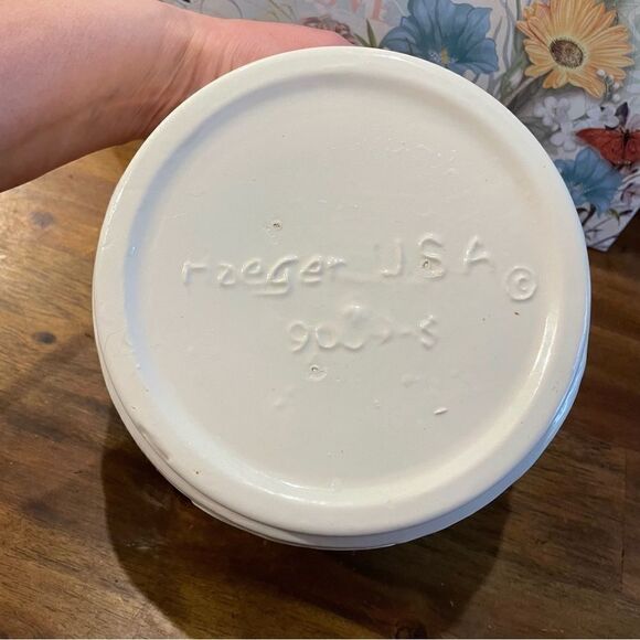 Vintage Haeger pottery Horse drawn sleigh white bow or planter - Picture 5 of 10